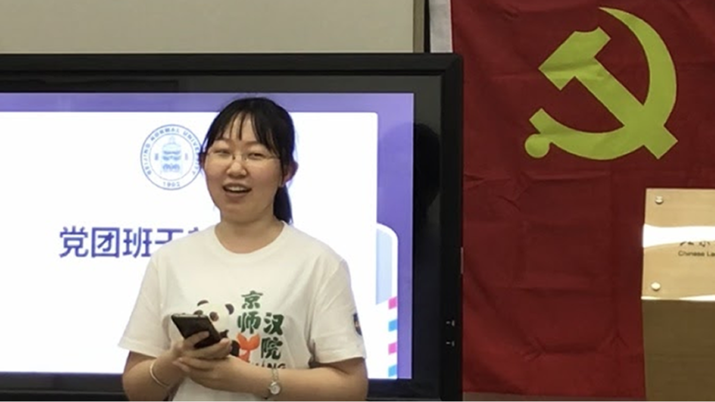 屏幕上的人

中度可信度描述已自动生成