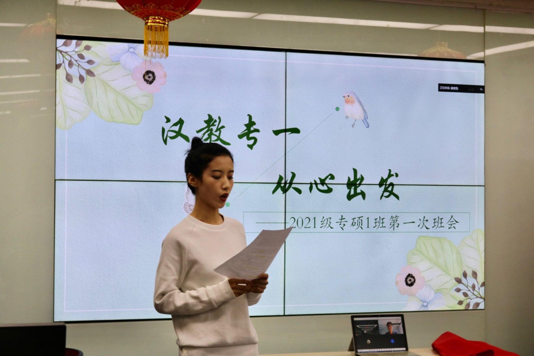 人站在厨房里
低可信度描述已自动生成